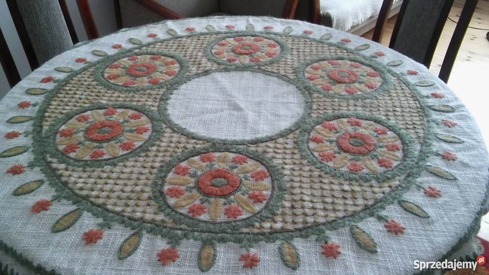 Okrągły obrus rękodzieło ręczny haft wełna antyk