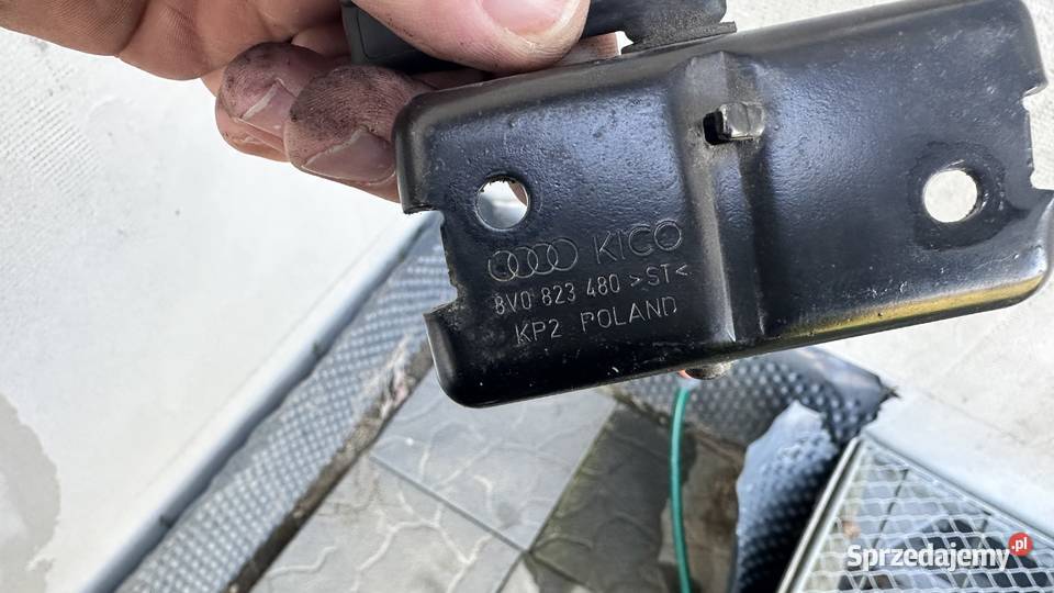 Audi A3 8V Rygiel Zamek Maski 8V0823480 osobowe małopolskie Radziszów