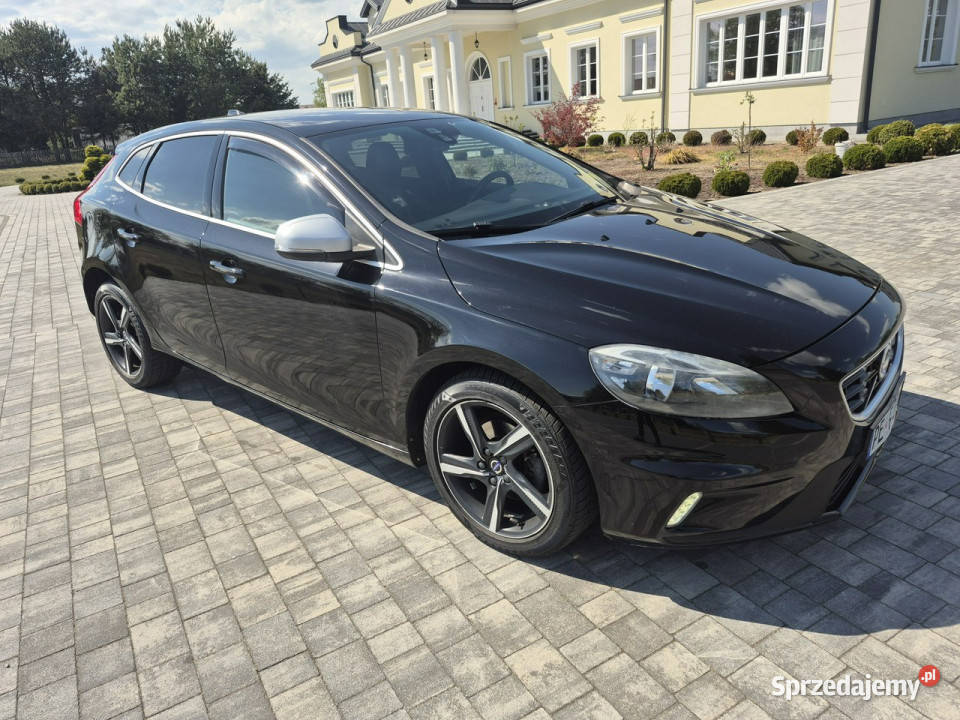 Volvo V40 20d 190 RDESIGN navi full led chromy aluminiowe felgi Drelów sprzedam