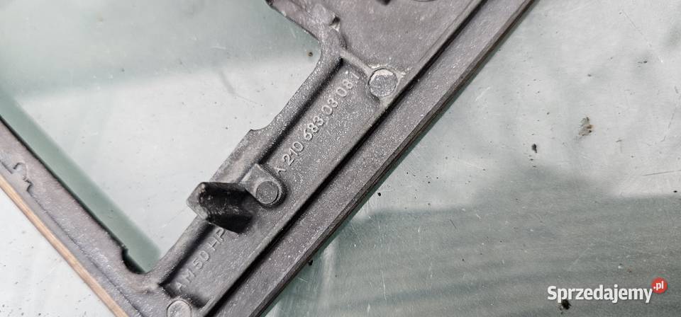 Ramka radia dekor mercedes w210 2106830308 Rok produkcji 1998 Zbąszyń