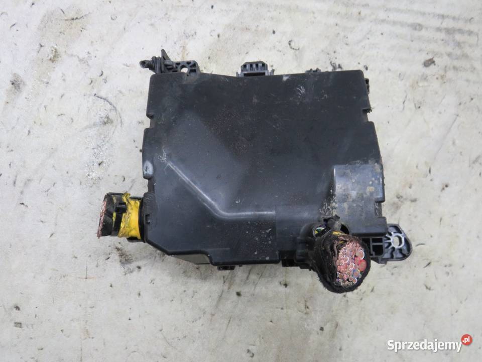 SKRZYNKA OBUDOWA BEZPIECZNIKÓW OUTLANDER III 22