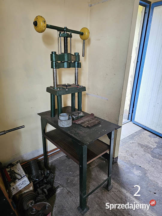 Prasa ręczna śrubowa balansowa PSB 3000