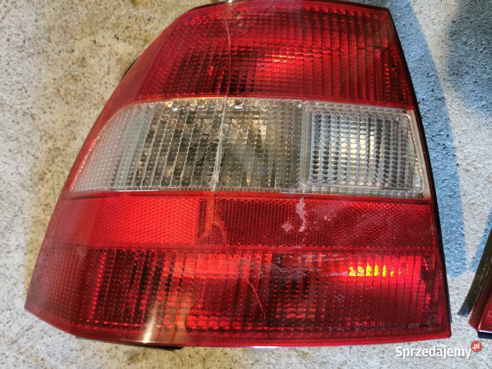 Tylne lampy Vectra B sedan
