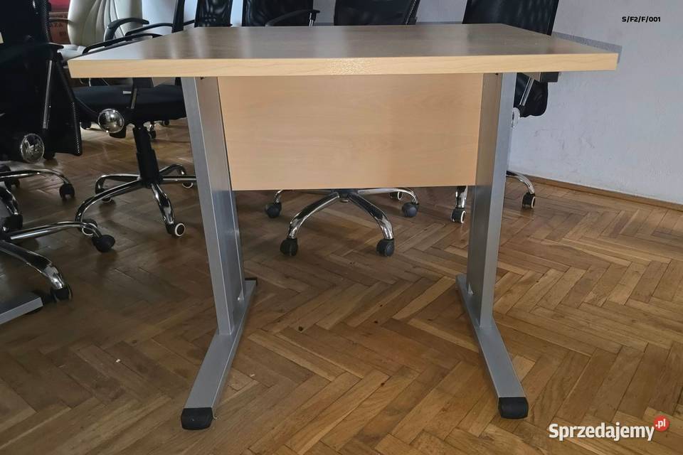 Biurko w kolorze drewna z metalowymi nogami Kraków