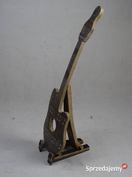Wyjątkowa gitara na stojaku dekoracja z desek Tczew