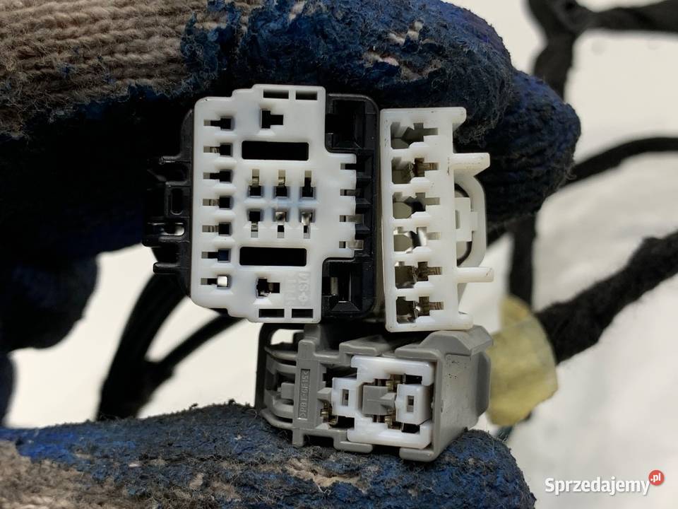 WIĄZKA KLAPY BAGAŻNIKA TYŁ FORD FOCUS IV sprzedam