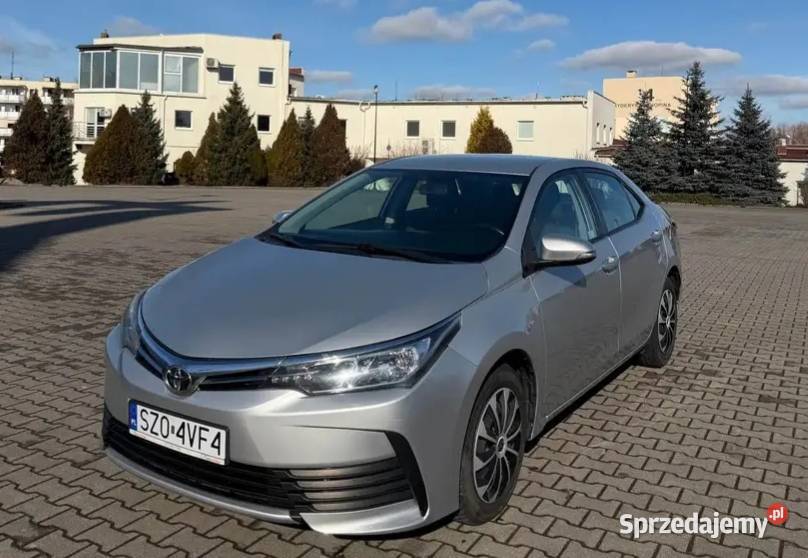 Toyota Corolla E18 LIFT benzyna zamiana Mosina