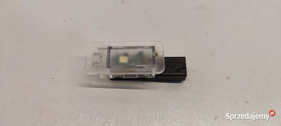 VW TAYRON LAMPKA KABINY LED 10A947409