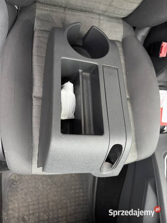 Tunel środkowy uchwyt na kubek golf V