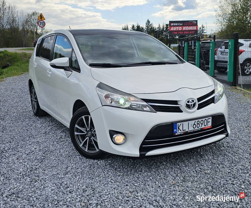 TOYOTA VERSO ŁADNA BOGATE WYPOSAŻENIE kamera cofania Latoszyn sprzedam