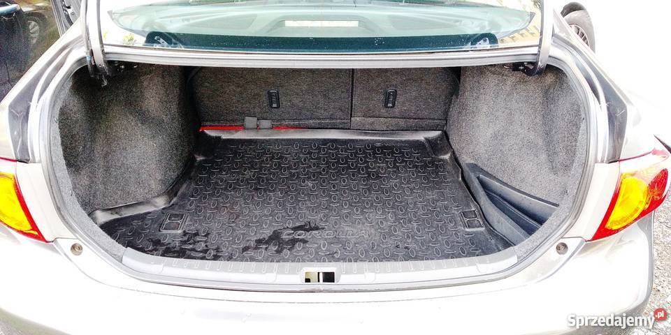 Toyota Corolla E15 salon Polska przebieg 1023 radio Warszawa