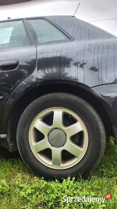 Czarne Audi A3 silnik 16 Beznzyna i Gaz Rocznik Gaszyn