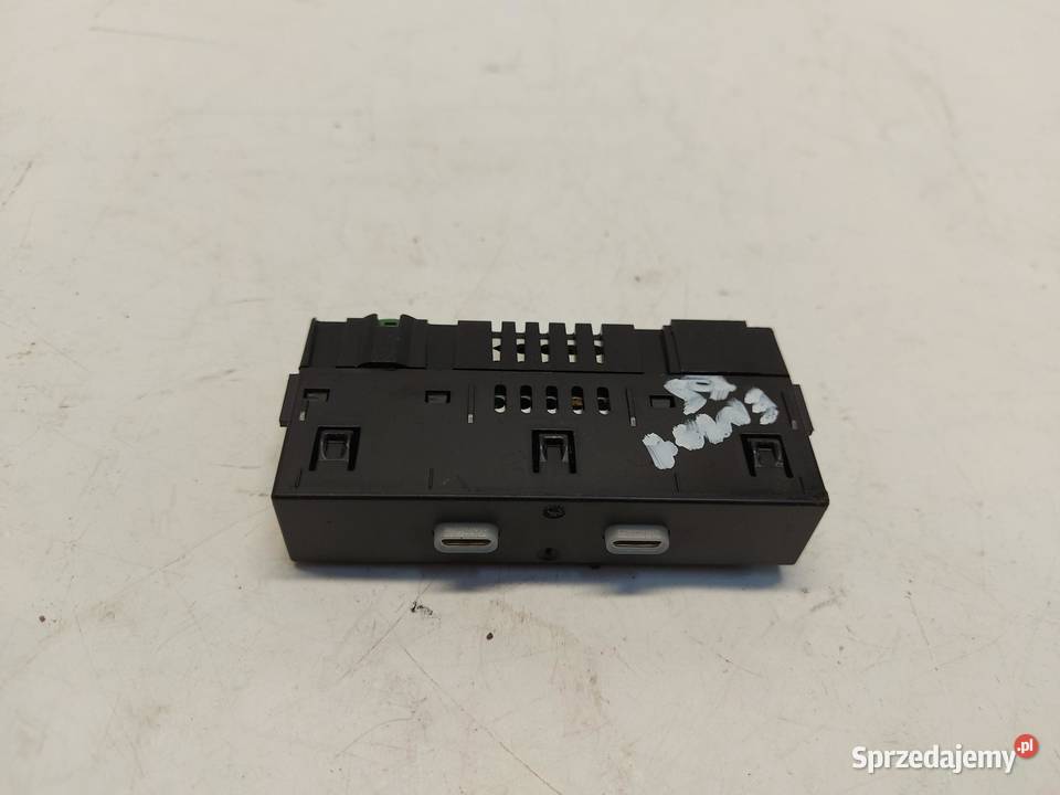 SKODA Enyaq 5LA iV85 Gniazdo USB 657035736A Rozdzielacze gniazda zapalniczki