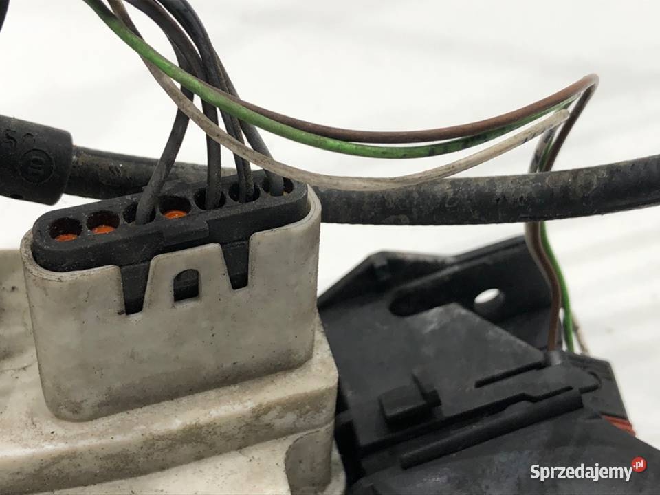 ZAMEK DRZWI LEWY PRZÓD MERCEDES W245 Hatchback