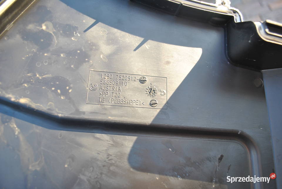 Pokrywa skrzynki sterownik a głównego BMW E60 osobowe