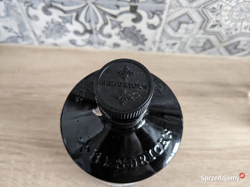 Gin Hendricks 07L czarna PUSTAkolekcjonerska