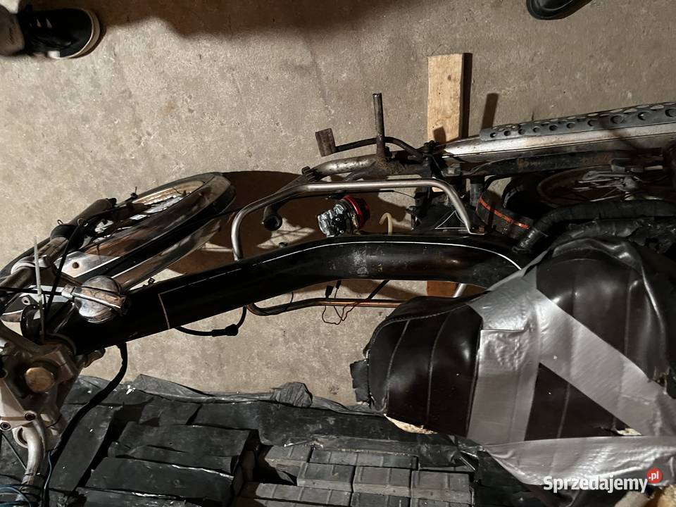 Sprzedam rame z motorowera Załuczne sprzedam