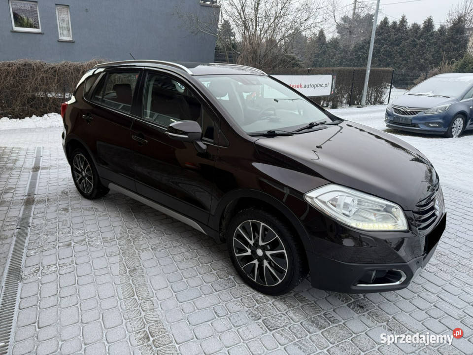 Suzuki SX4 SCross Rezerwacja garażowany Orzech