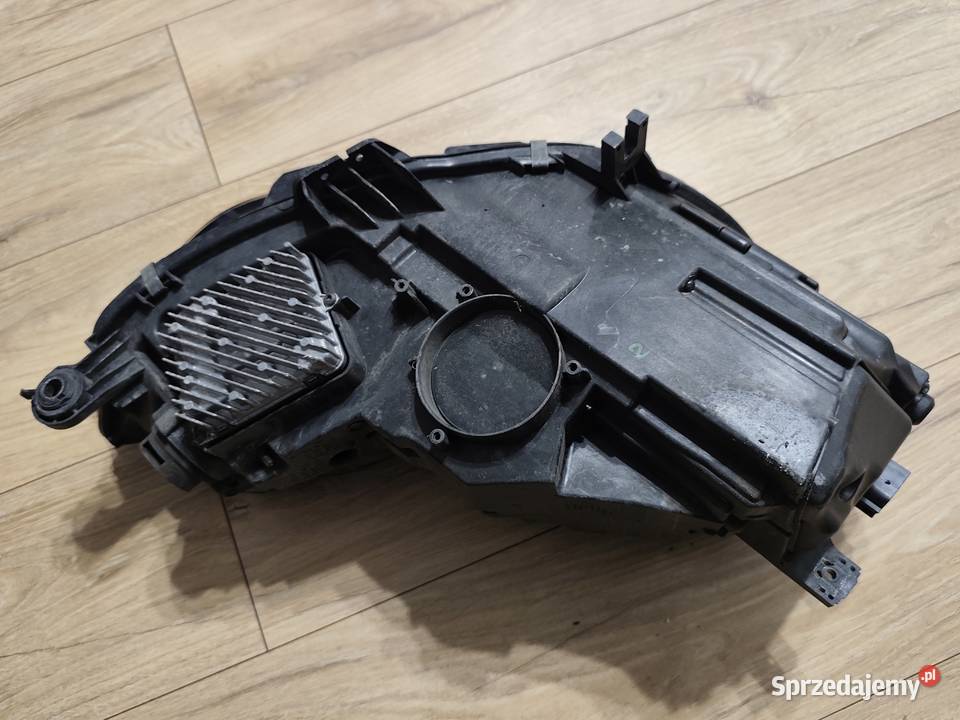 Lampa lewa do Audi a4 b9 8W0941033D Ząbki