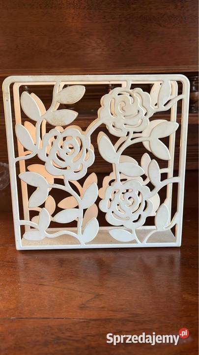 Serwetnik metalowy Wycinanka w róże W kolorze pomorskie Gdańsk