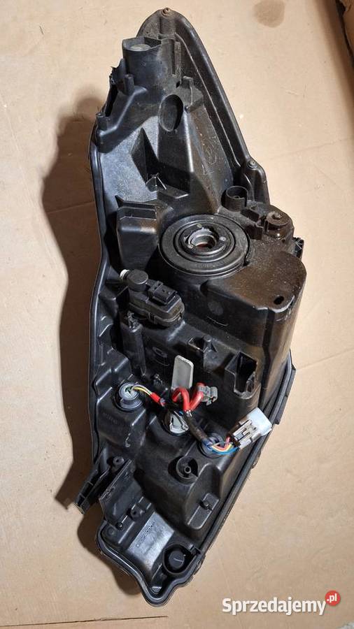 Lampa prawa przód Toyota Yaris III 3 Lift prawe małopolskie Brzesko