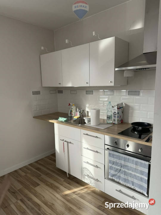 Nowoczesny budynek z magazynemduża działka 11 ha Leszno