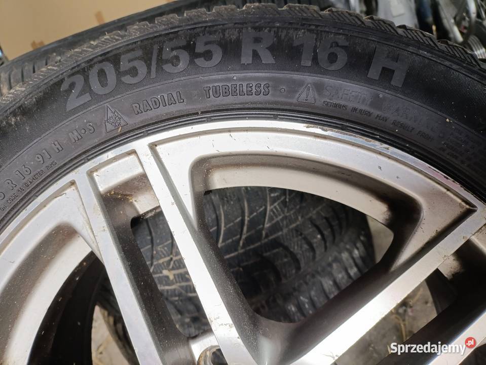 Felgi Audi 16 z oponami zimowymi Samochodowe Garbów