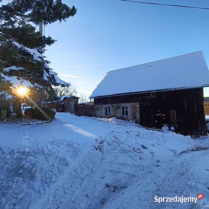 Pięknie położony dom z zabudowaniami mieszkalny Chromiec