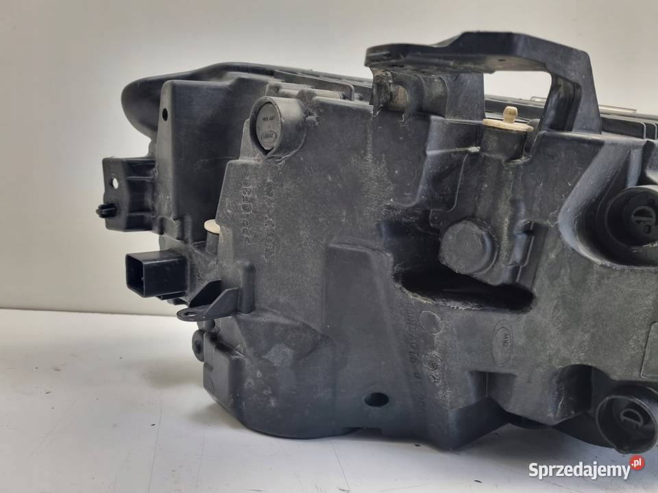 Volvo XC60 II LIFT 21 PRZEDNIA LAMPA LEWA lewy osobowe Janów