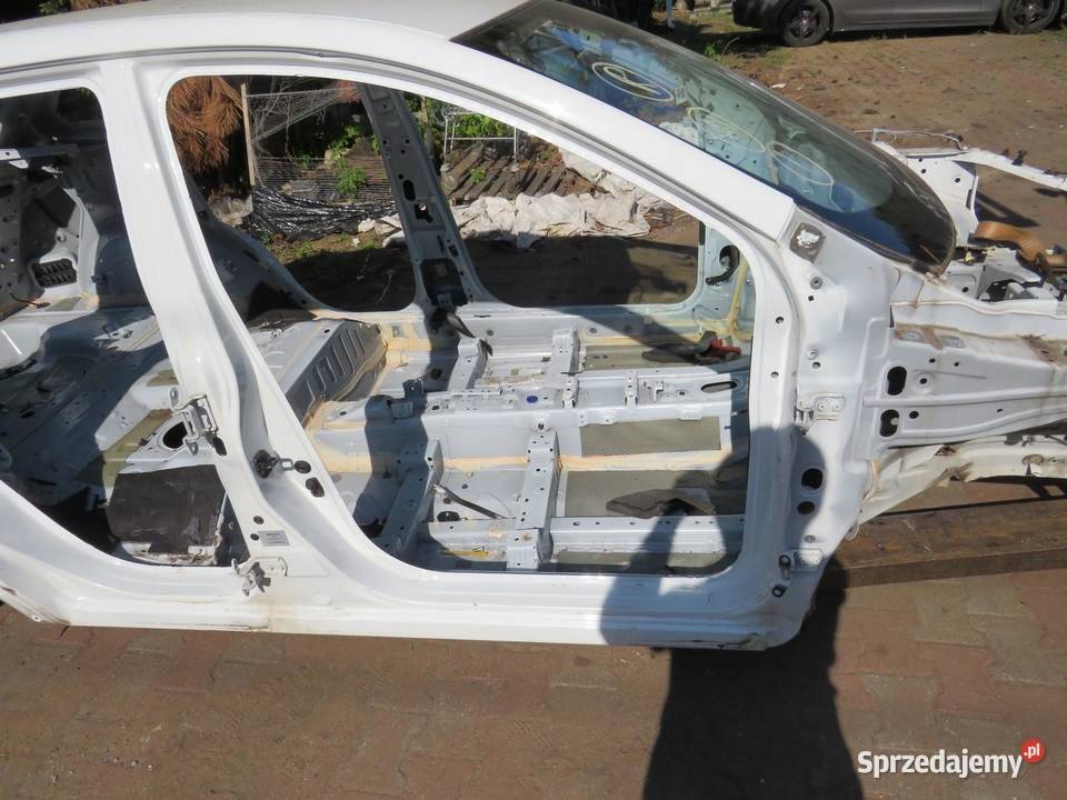 PRÓG SŁUPEK PRAWY PRAWE BOK RENAULT KADJAR Progi