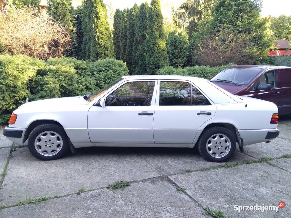 Mercedes W124 Szeroka listwa 30D automat 225 Rok produkcji 1990 małopolskie Trzebinia