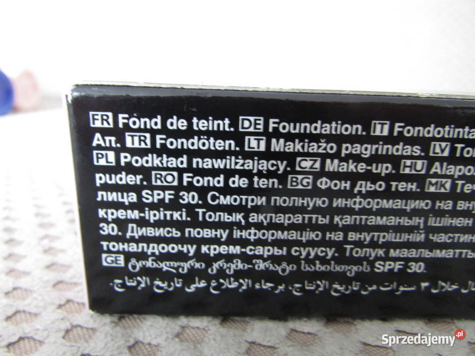 podkład nawilżający z serum Avon Warm Light Tan Kraków