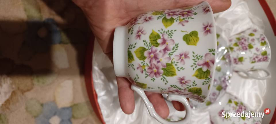 eleganckie filiżanki ze spodkami talerzykami Poznań