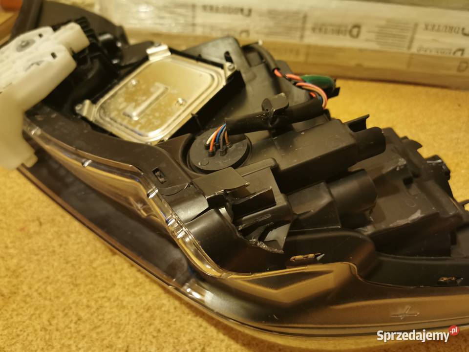 LAMPA PRAWA REFLEKTOR NISSAN LEAF II 17 FULL LED osobowe Pielgrzymka