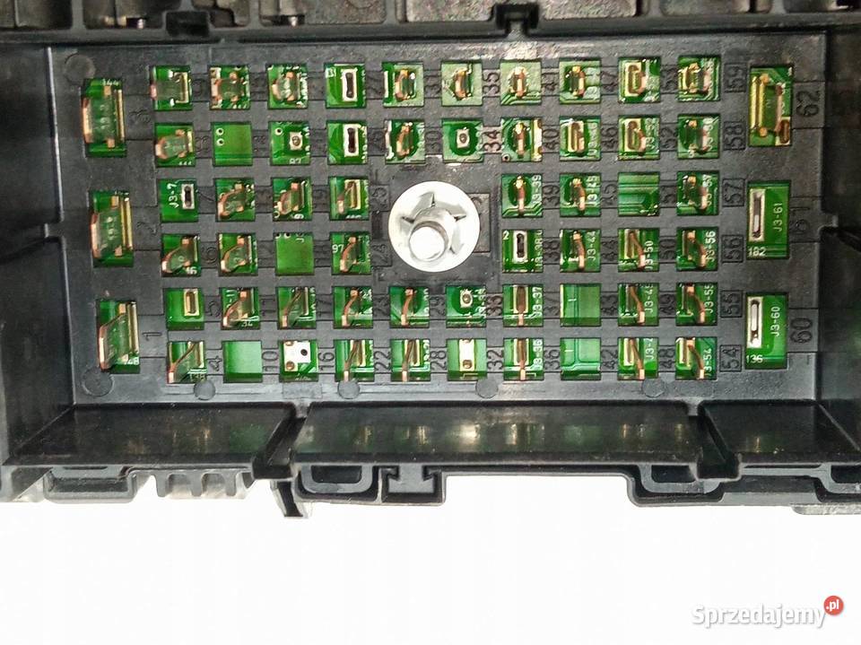 SKRZYNKA BEZPIECZNIKÓW 68235120AB 33 B 272 Jeep