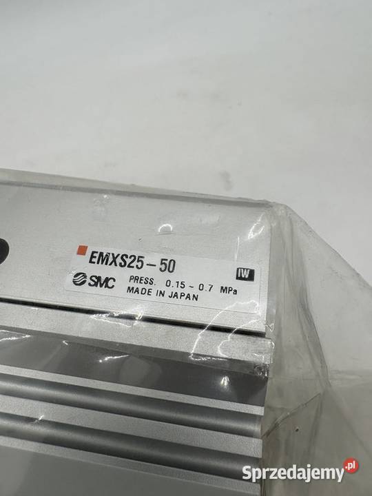 SMC EMXS2550 Siłownik z prowadnicami