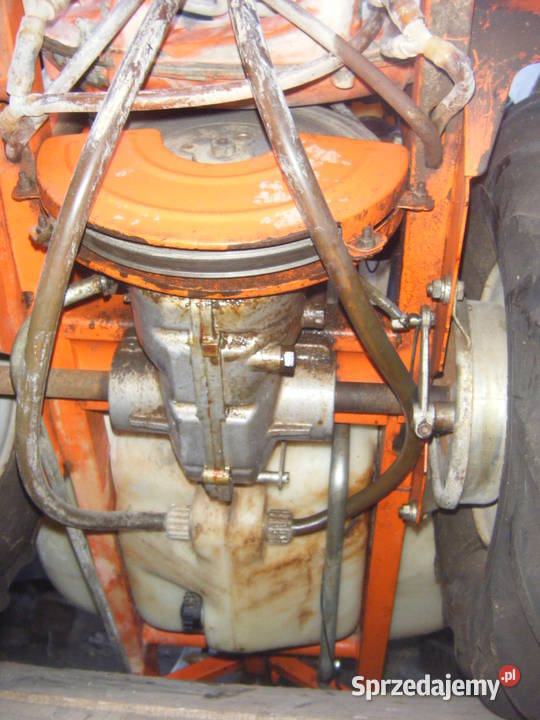 Opryskiwacz Sadowniczo Ogrodowy z napedami Dębica