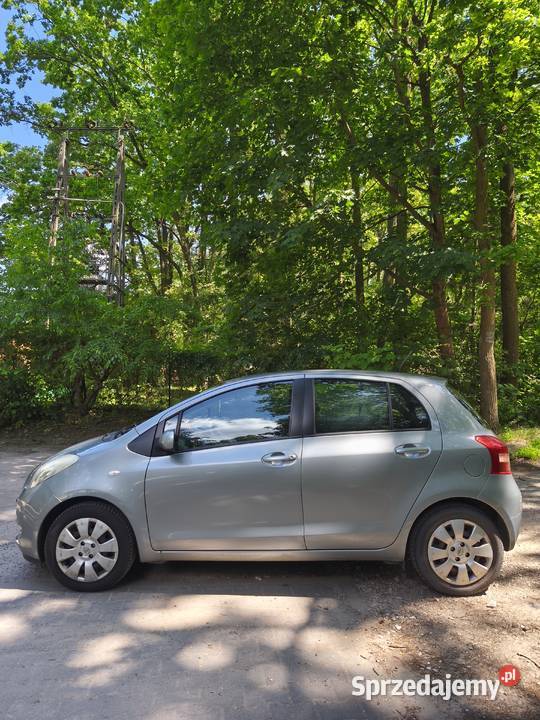 Toyota Yaris 2 13l 5d czujniki przódtył garażowany Warszawa