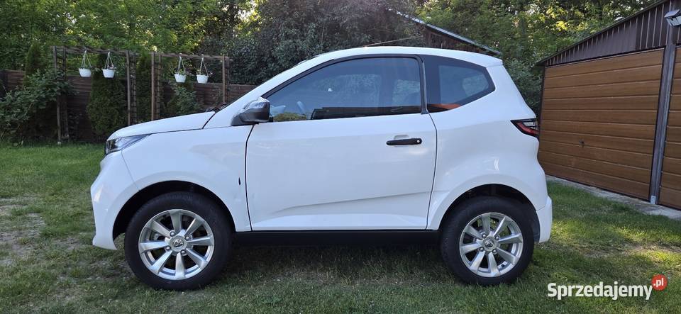 Aixam Ecity elektryczny microcar 2025 niski gniazdo AUX