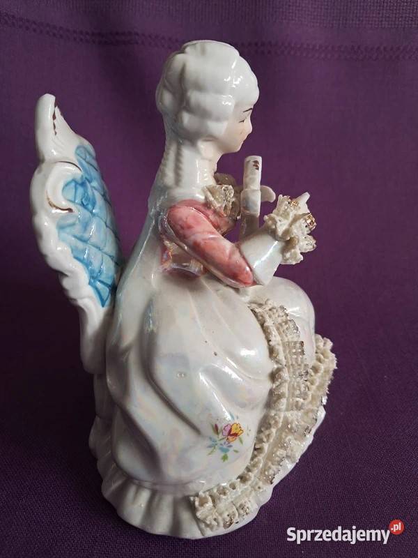 Figurka damy grającej na harfie Skwierzyna