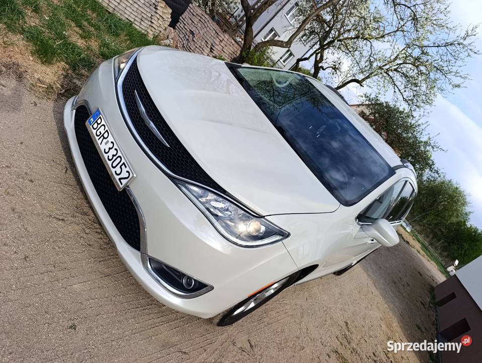Chrysler Pacifica Touring L Plus 072017 Pierwszy