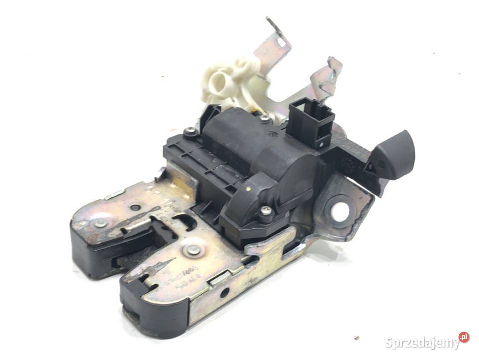 ZAMEK KLAPY TYŁ VW PASSAT B8 SedanLimuzyna podkarpackie