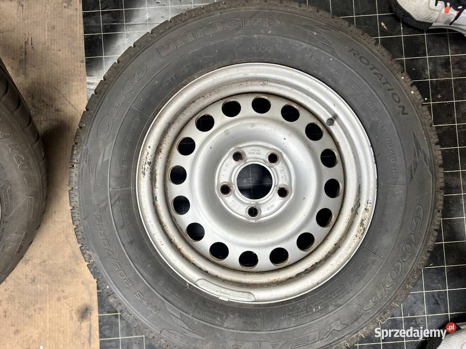 Goodyear Cargo UltraGrip 20570 R15C Ślesin