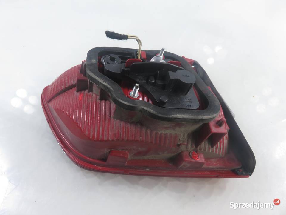 LAMPA PRAWA TYLNA KLAPA VW TOURAN II 1T0945094