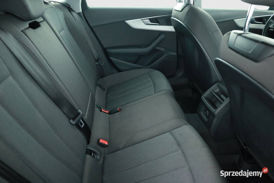 Audi A4 35 TFSI 4/5