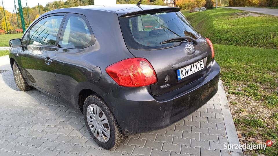 Toyota Auris 16 16 V benzyna 2/3