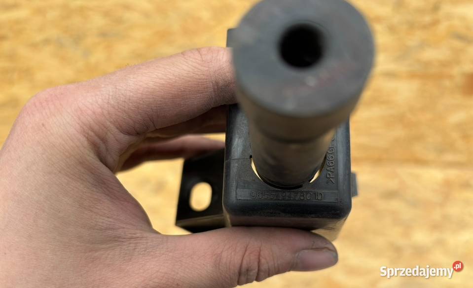 ODBOJNIK MASKI C4 PICASSO PRAWY 965549478