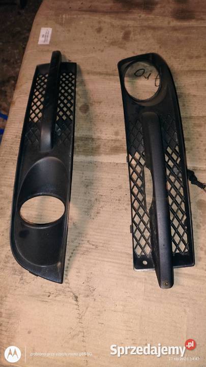 Kratka trapa zderzaka wersja pod halogen lewa Zderzaki Lubin