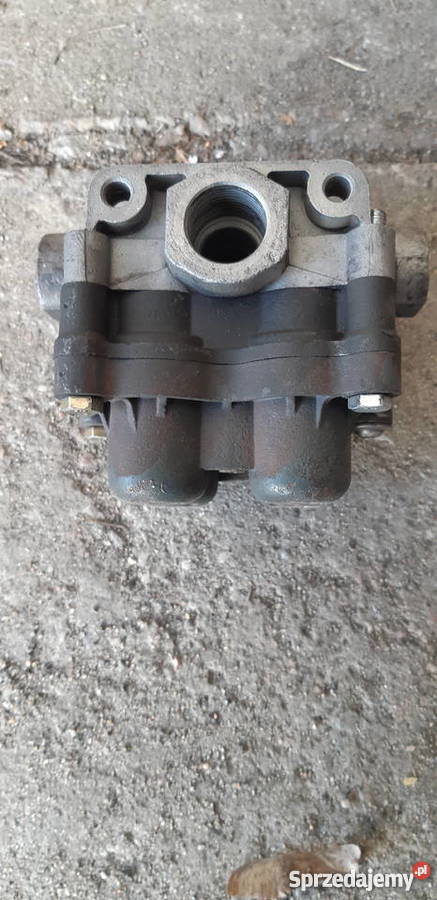 Zawór czterodrożny osuszacza MAN TGA TGX TGS TGL