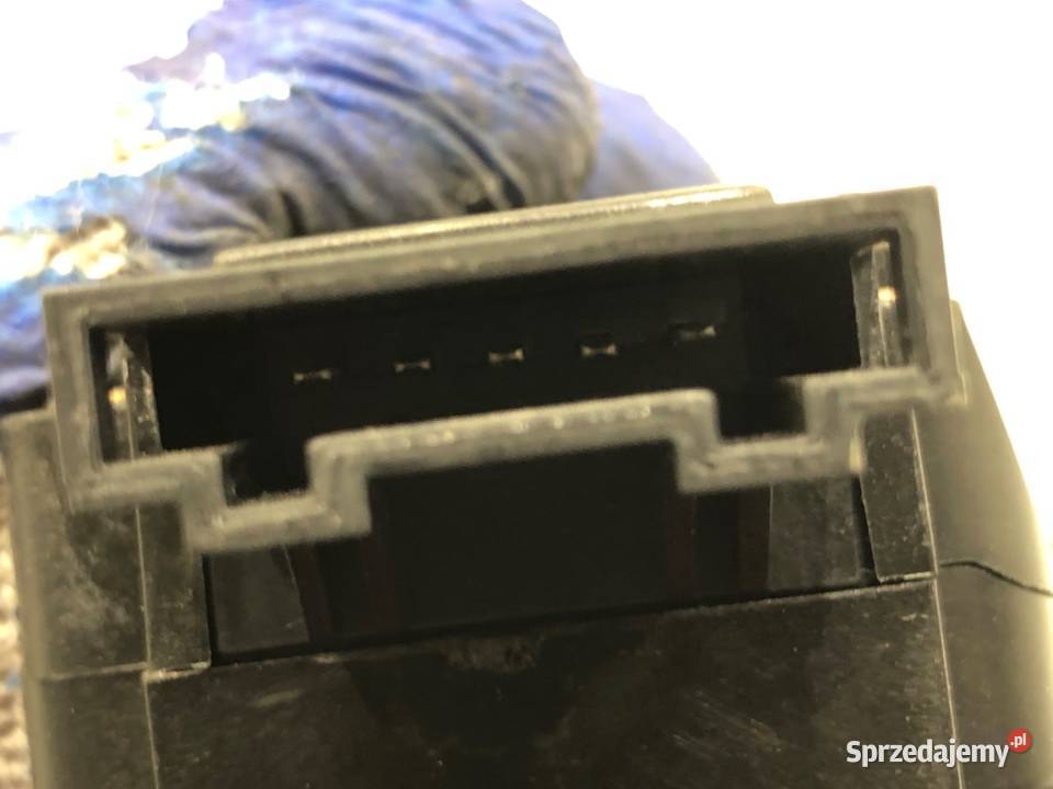 DOCIĄG KLAPY TYŁ AUDI A7 4G 4H0827383A 40 560 osobowe podkarpackie